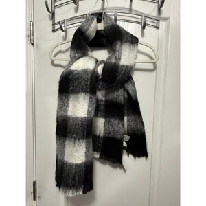 NWT LOFT‎ Black White Buffalo Plaid Scarf Women's One Size Fuzzy Fringe Capsule